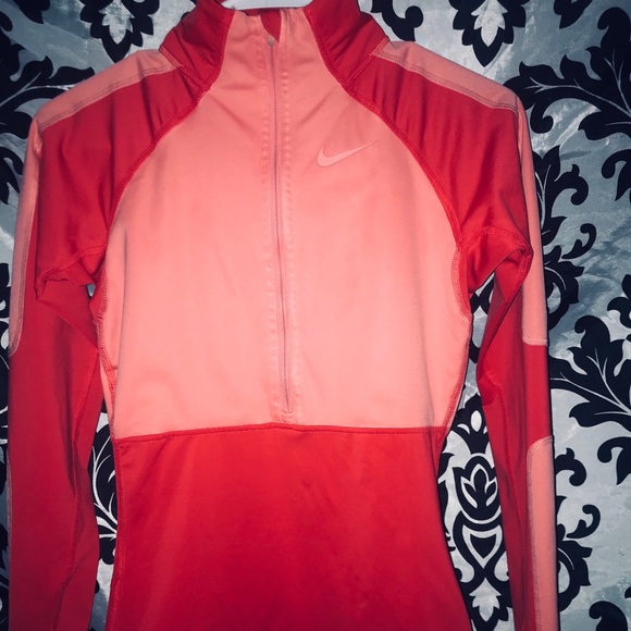 NIKE  *LIKE NEW* Half-Zip, Dri-Fit, Reflective Pullover - Picture 4 of 6